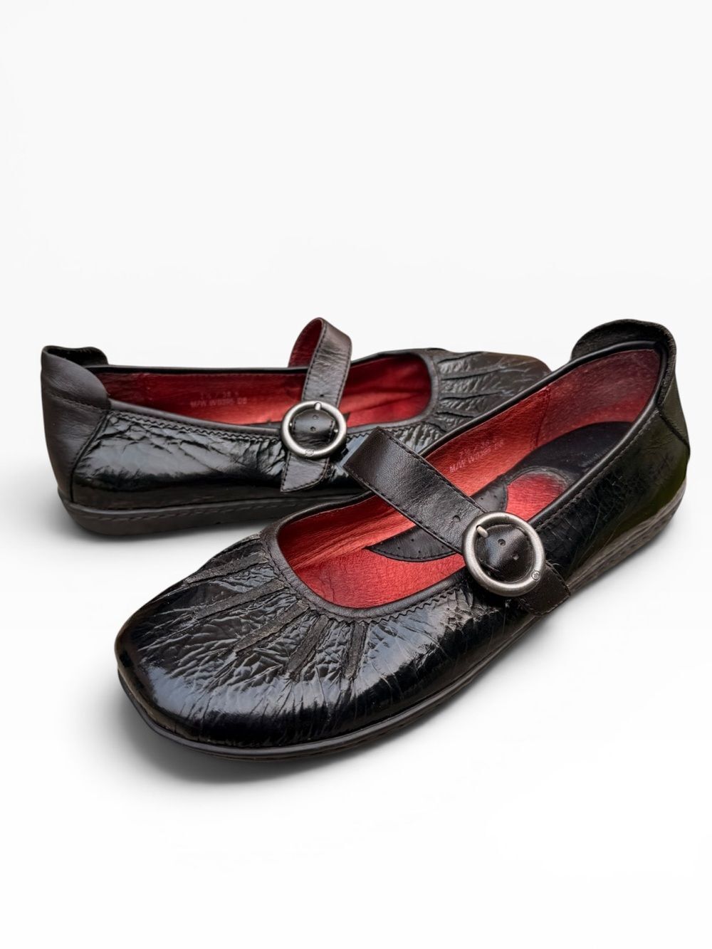 Børn Black Crinkle Patent Leather Mary Jane Flats Size 7.5 Comfort Buckle Pleat
